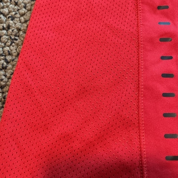 University of Maryland Under Armour Athletic Shirt Size Small- Like New - Picture 6 of 7